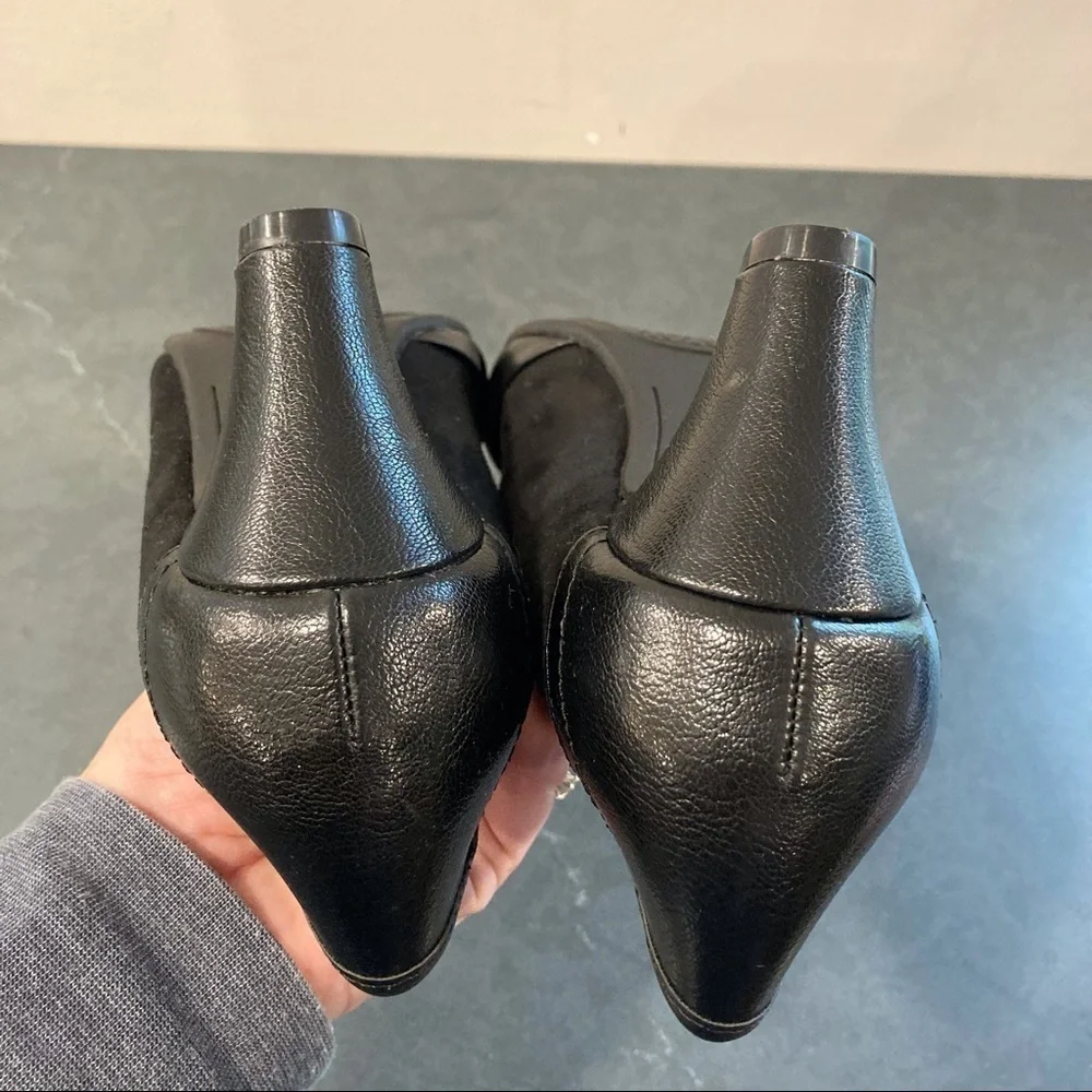 Andiamo sz 9.5 Belle black vegan leather buckle accent heels